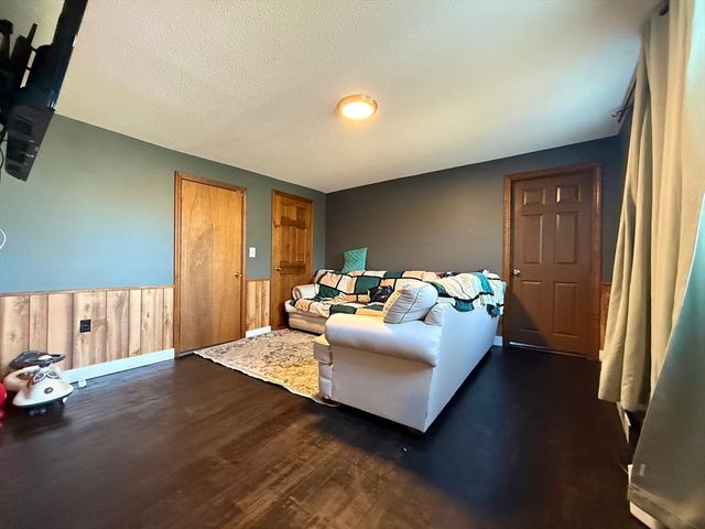 818 Bedford St, East Bridgewater, MA 02333