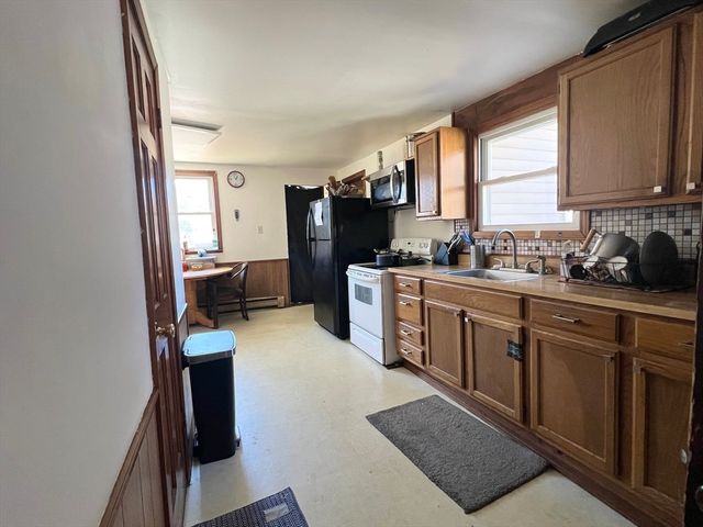 818 Bedford St, East Bridgewater, MA 02333