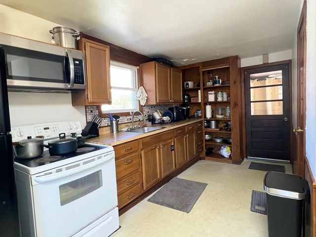 818 Bedford St, East Bridgewater, MA 02333