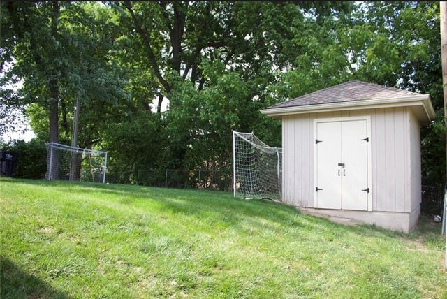 15404 E 35th Street, Independence, MO 64055