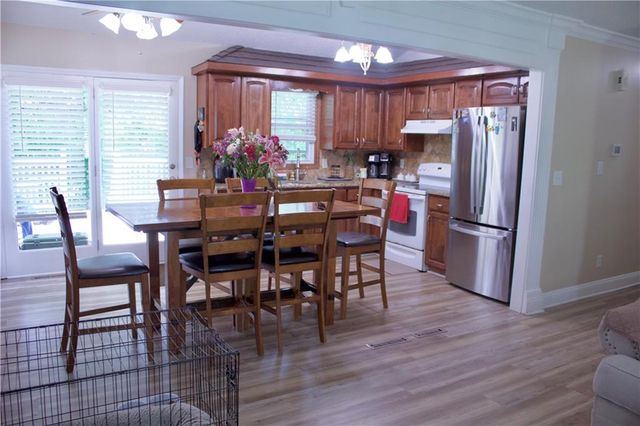 15404 E 35th Street, Independence, MO 64055