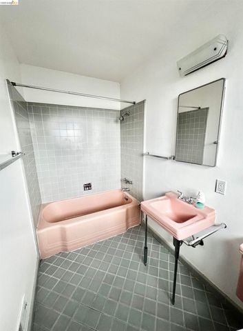 58 Pomona St, Crockett, CA 94525