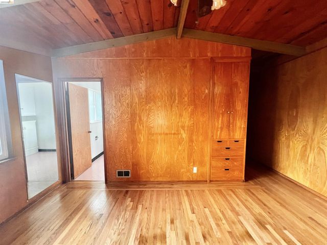 58 Pomona St, Crockett, CA 94525