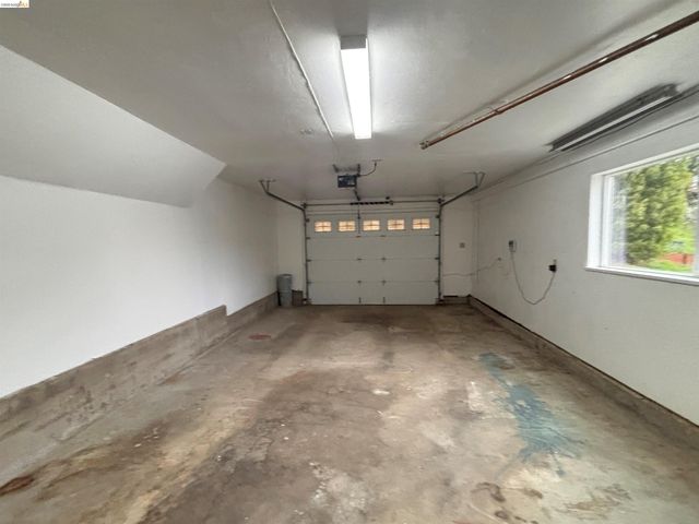 58 Pomona St, Crockett, CA 94525