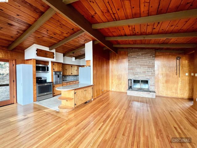 58 Pomona St, Crockett, CA 94525