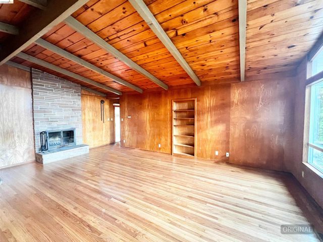 58 Pomona St, Crockett, CA 94525
