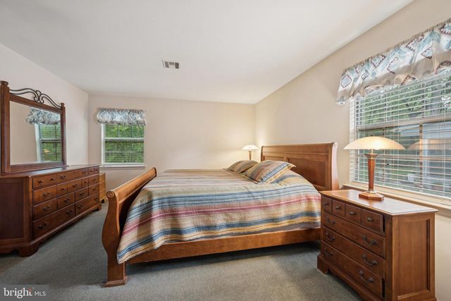 15 DORCHESTER DR, Southampton, NJ 08088
