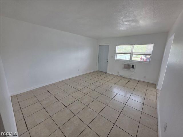 2452 Stella ST 106, Fort Myers, FL 33901