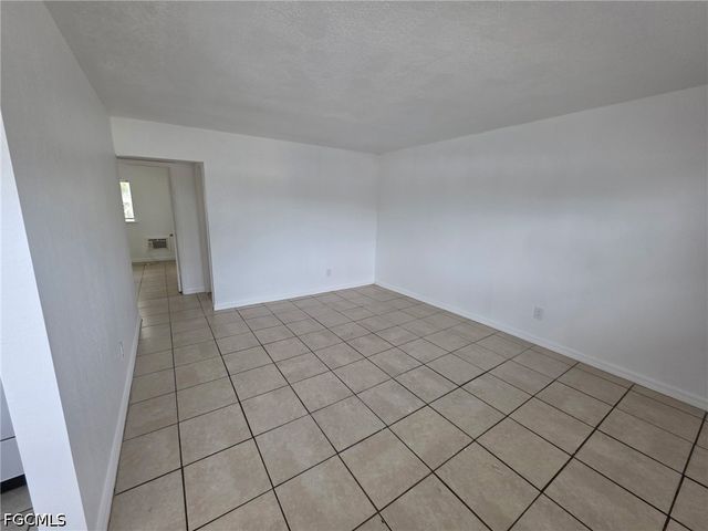 2452 Stella ST 106, Fort Myers, FL 33901
