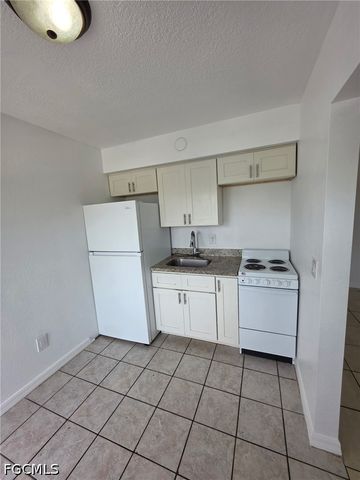 2452 Stella ST 106, Fort Myers, FL 33901