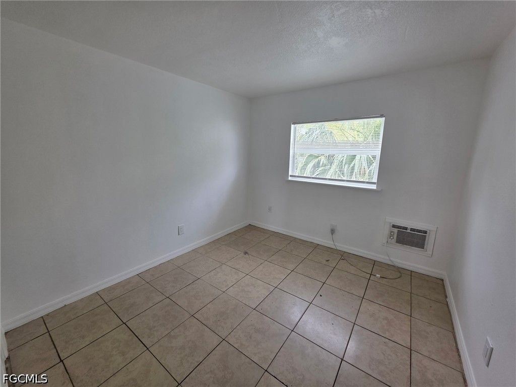 2452 Stella ST 106, Fort Myers, FL 33901