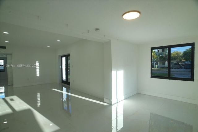 315 NW 127th St, North Miami, FL 33168