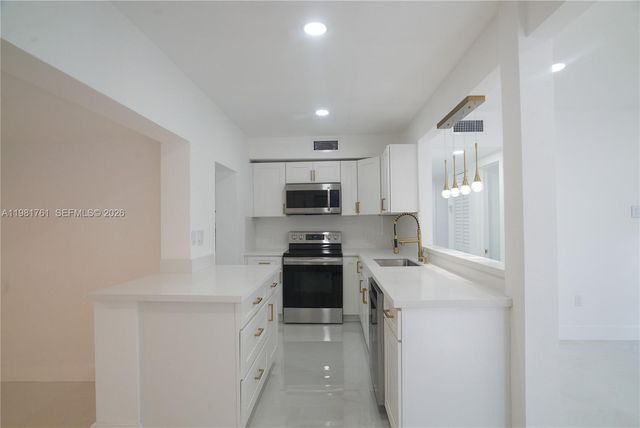 315 NW 127th St, North Miami, FL 33168