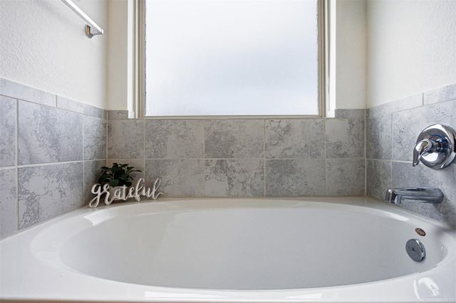 509 Marklawn LN, Hutto, TX 78634