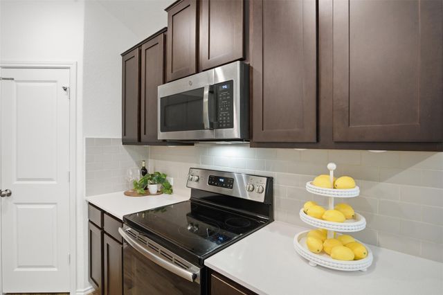 509 Marklawn LN, Hutto, TX 78634