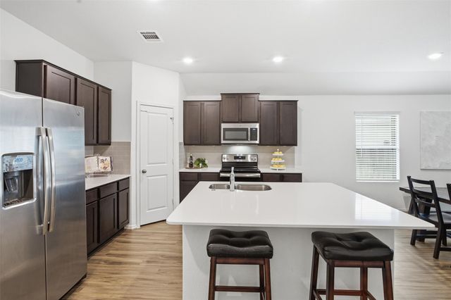 509 Marklawn LN, Hutto, TX 78634