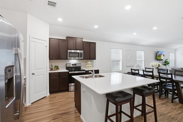 509 Marklawn LN, Hutto, TX 78634