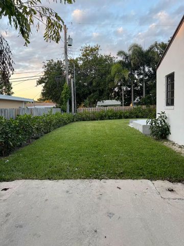 1875 Ridge Road, Juno Beach, FL 33408