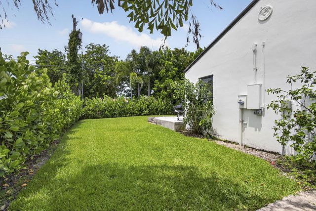 1875 Ridge Road, Juno Beach, FL 33408