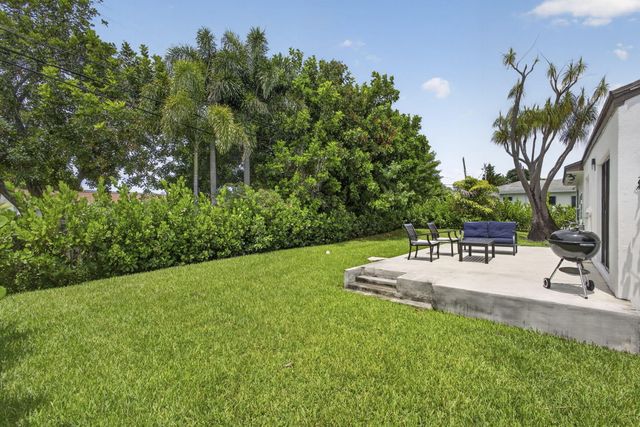 1875 Ridge Road, Juno Beach, FL 33408