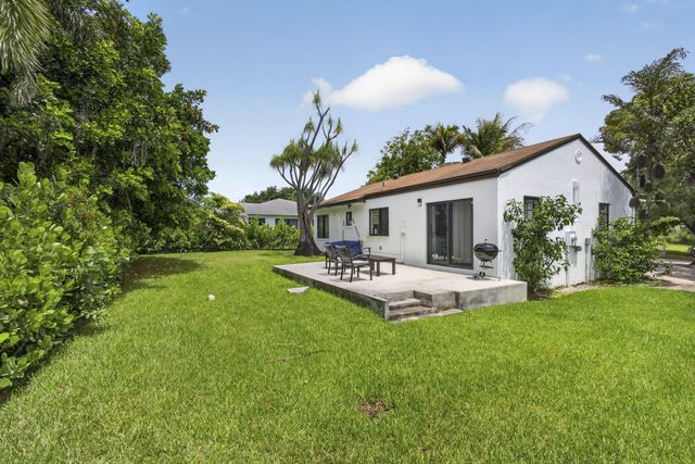 1875 Ridge Road, Juno Beach, FL 33408