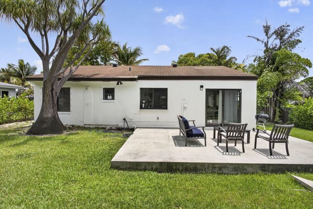 1875 Ridge Road, Juno Beach, FL 33408