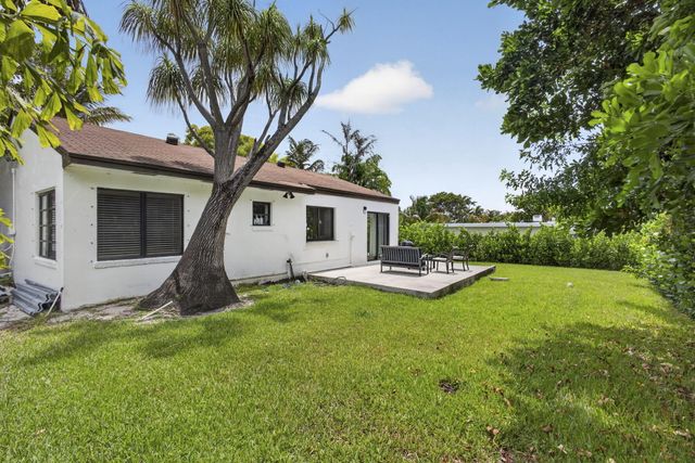 1875 Ridge Road, Juno Beach, FL 33408