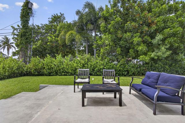 1875 Ridge Road, Juno Beach, FL 33408