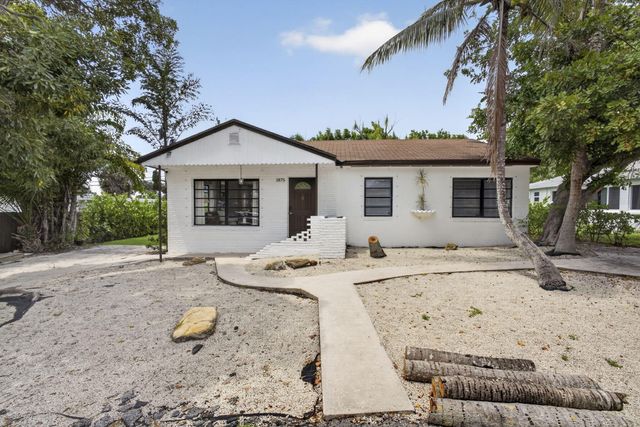 1875 Ridge Road, Juno Beach, FL 33408
