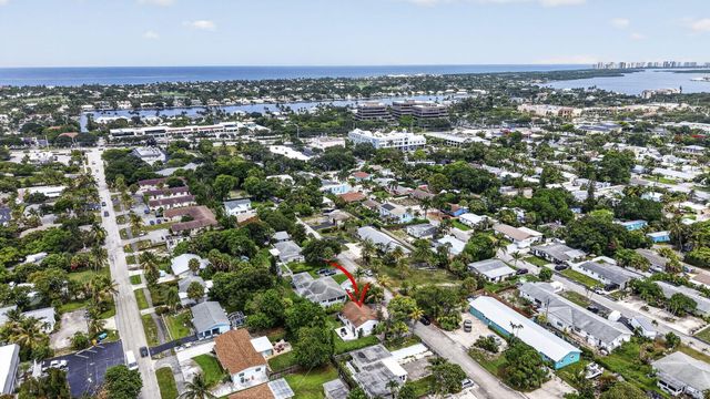 1875 Ridge Road, Juno Beach, FL 33408