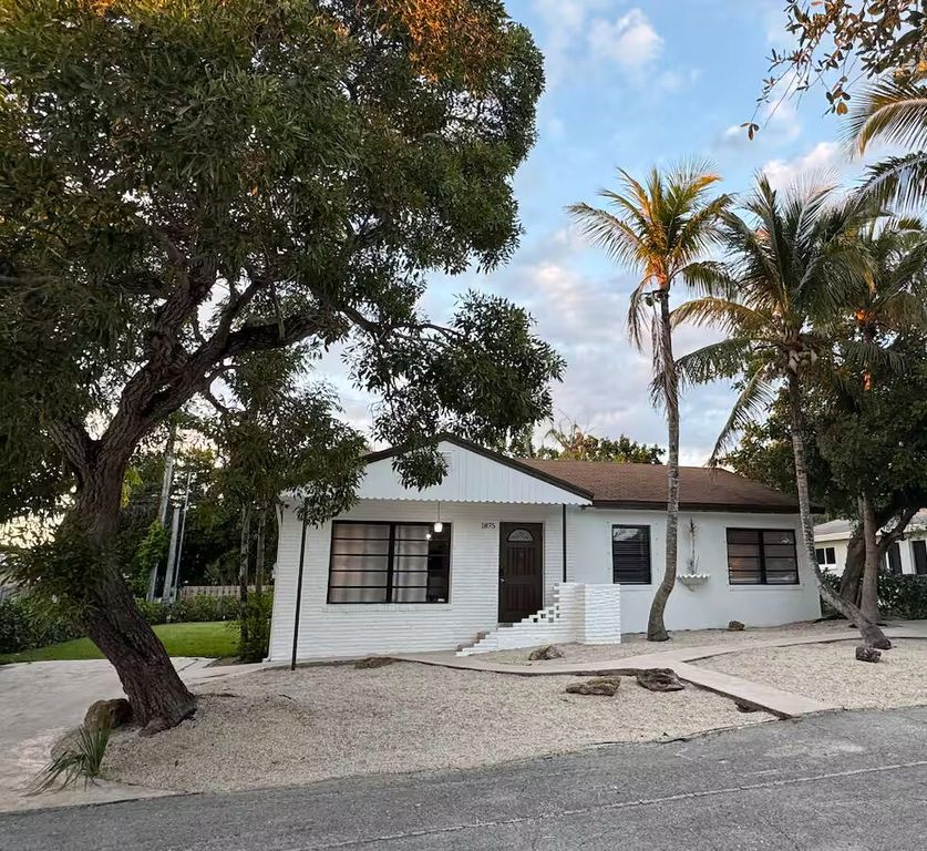 1875 Ridge Road, Juno Beach, FL 33408