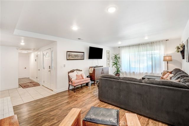 458 Termino Avenue, Corona, CA 92879