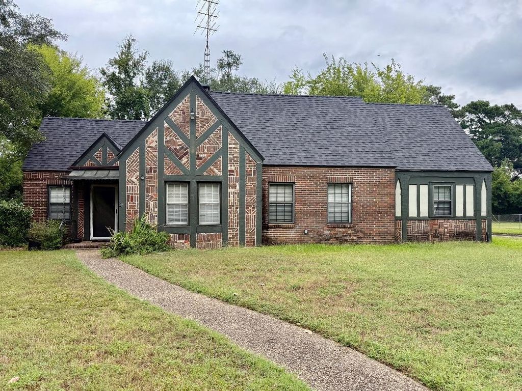28 Covington Drive, Longview, TX 75602