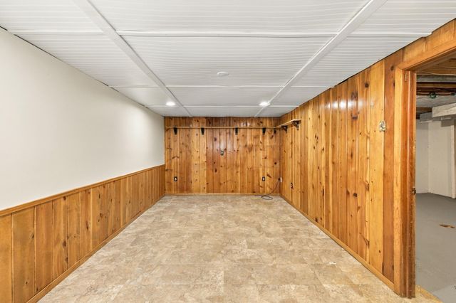 537 2nd St Court E, West Fargo, ND 58078