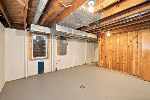 537 2nd St Court E, West Fargo, ND 58078