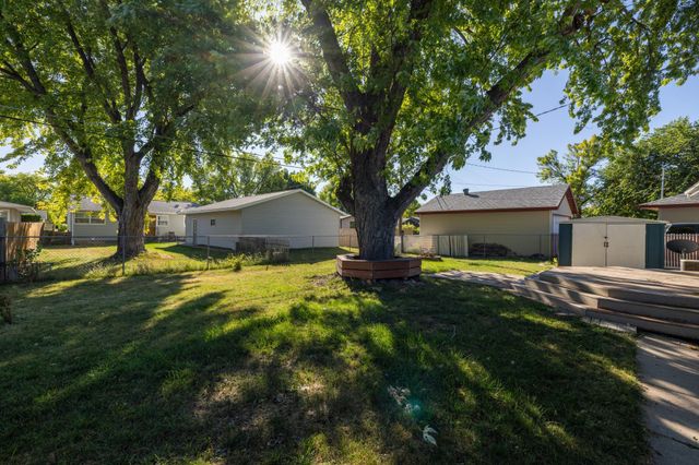 537 2nd St Court E, West Fargo, ND 58078