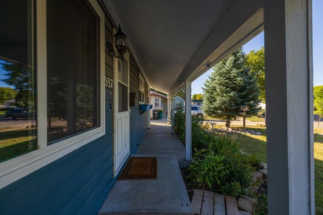 537 2nd St Court E, West Fargo, ND 58078
