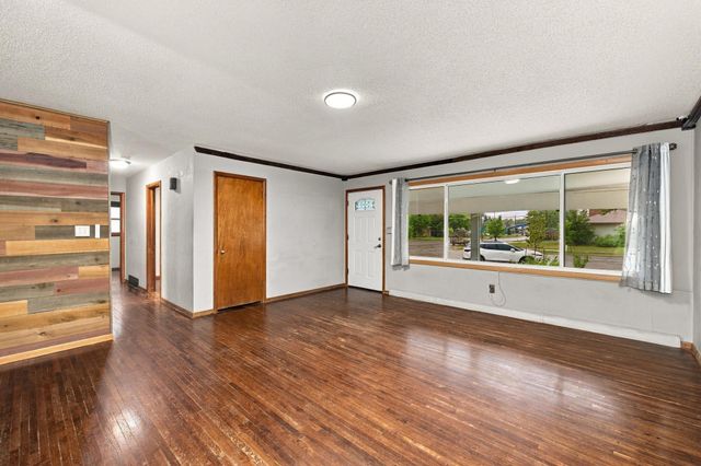 537 2nd St Court E, West Fargo, ND 58078