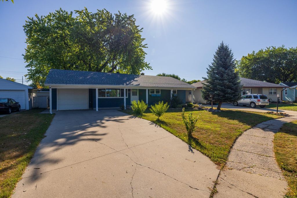 537 2nd St Court E, West Fargo, ND 58078