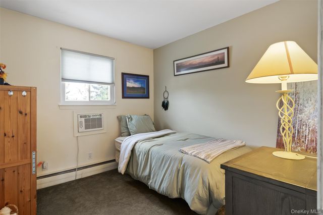121 W Lake Drive, Lindenhurst, NY 11757