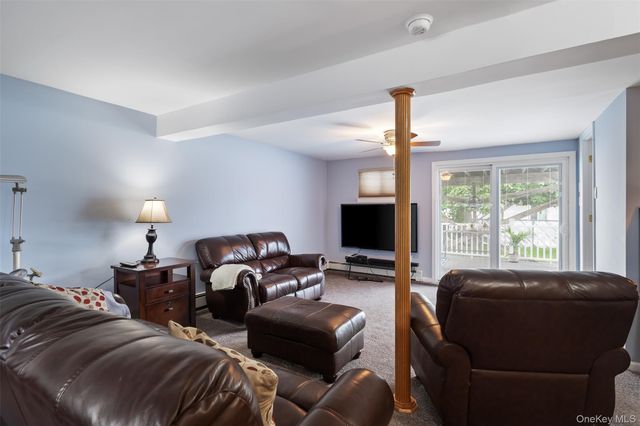 121 W Lake Drive, Lindenhurst, NY 11757