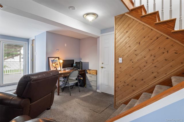121 W Lake Drive, Lindenhurst, NY 11757