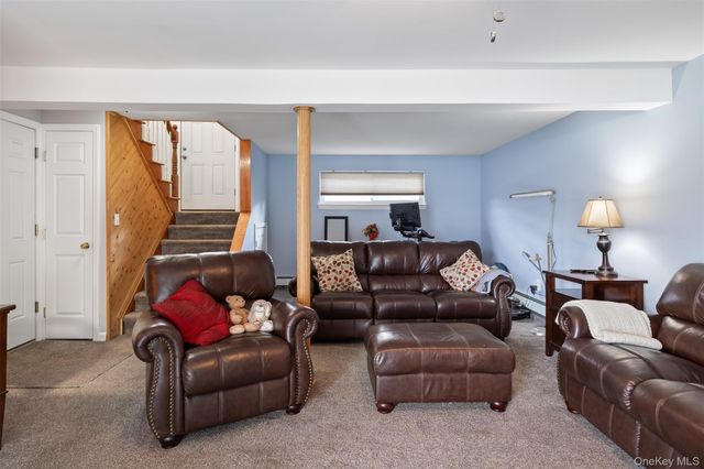 121 W Lake Drive, Lindenhurst, NY 11757