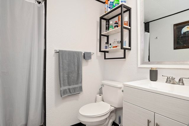 3555 S Pacific Highway 220, Medford, OR 97501