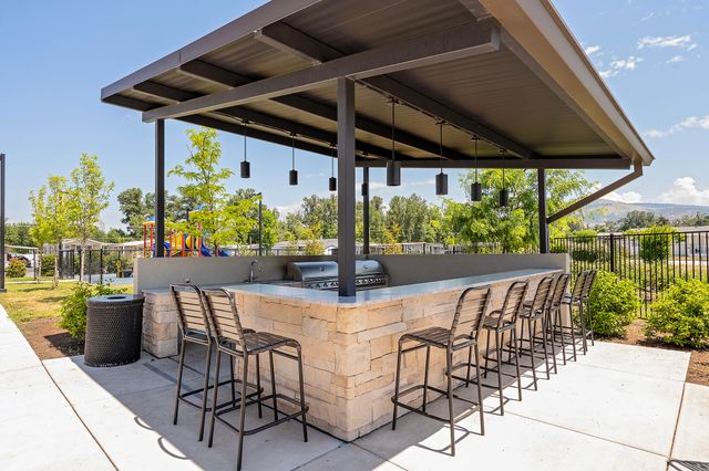 3555 S Pacific Highway 220, Medford, OR 97501