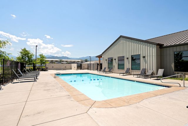 3555 S Pacific Highway 220, Medford, OR 97501