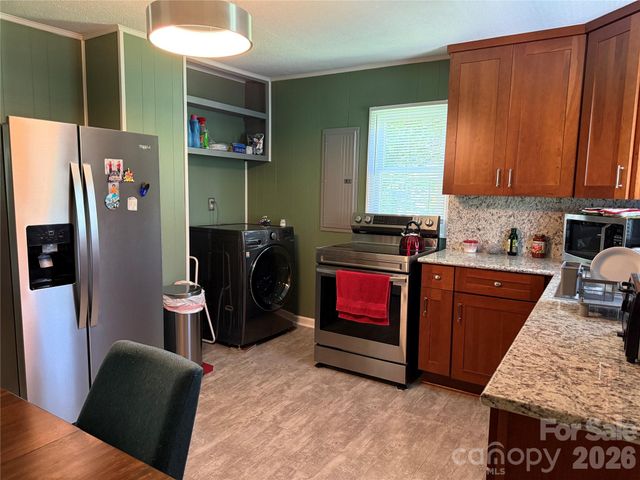 703 Stage Street NW, Lenoir, NC 28645