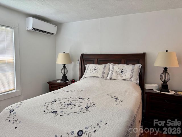 703 Stage Street NW, Lenoir, NC 28645