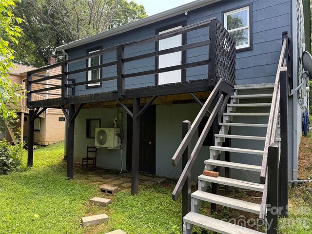 703 Stage Street NW, Lenoir, NC 28645