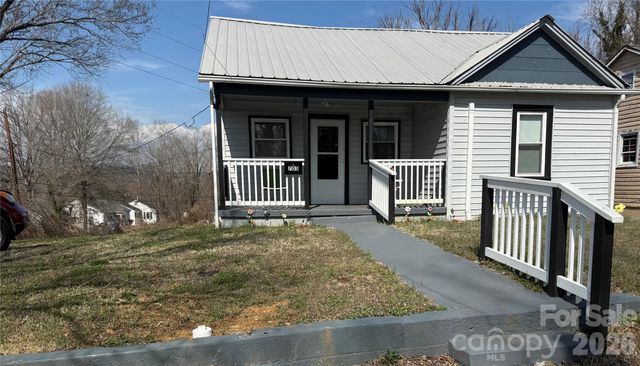 703 Stage Street NW, Lenoir, NC 28645